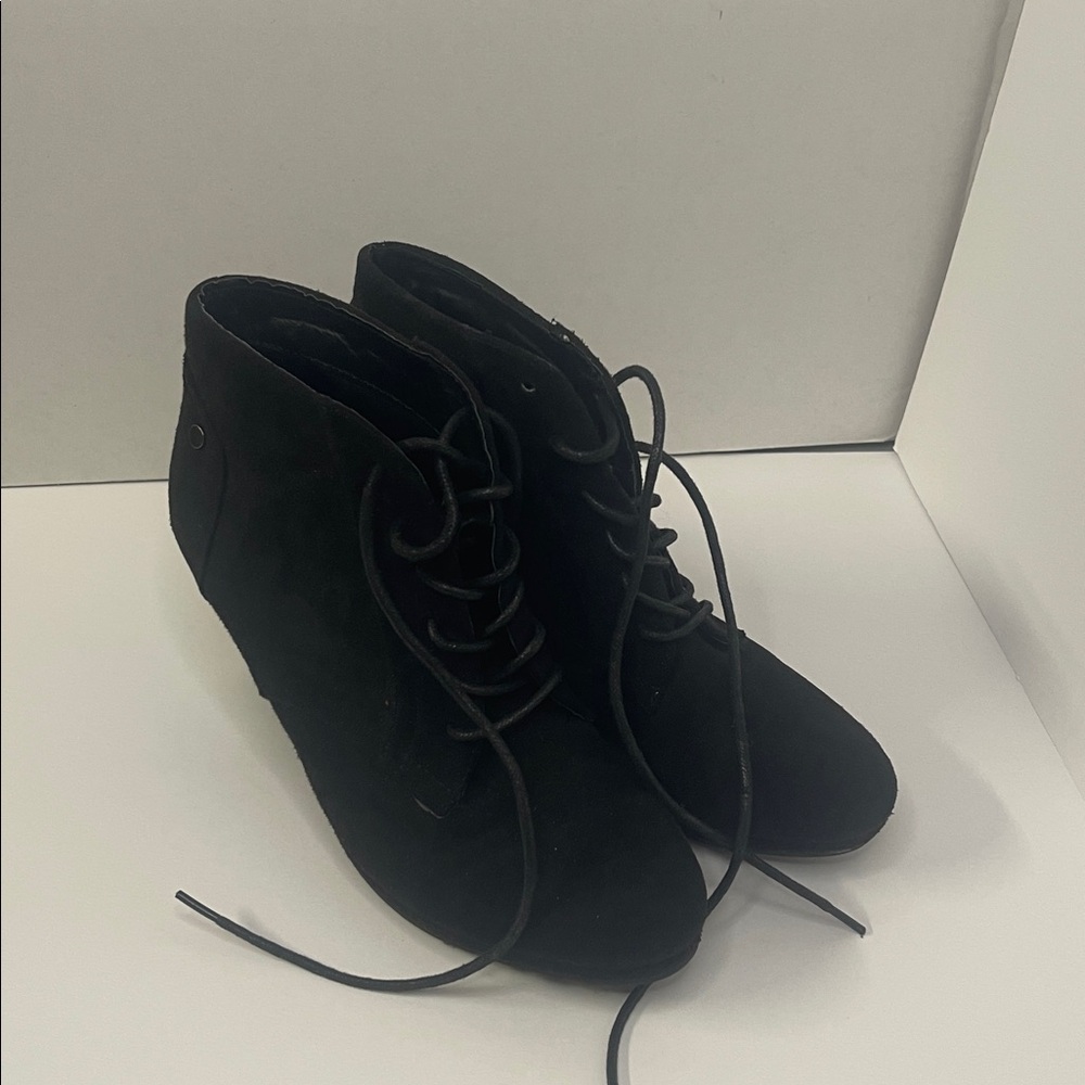 Black‎ Lace-Up Ankle Boots